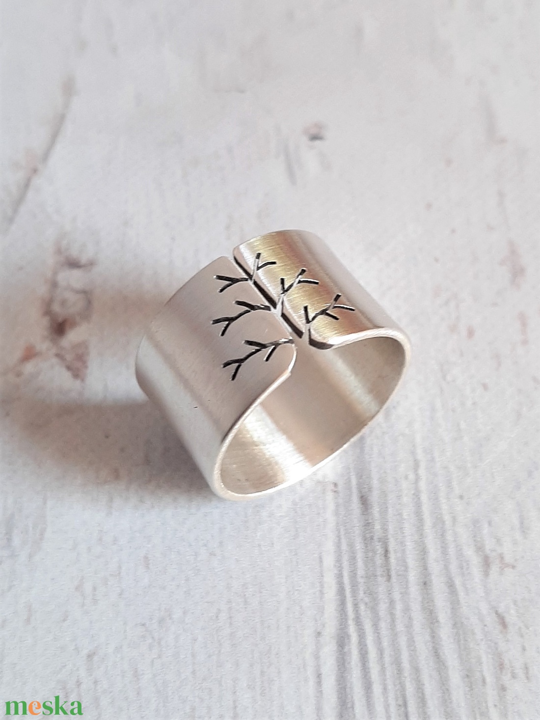 Életfa ezüst gyűrű (12mm széles, szatén) - ékszer - gyűrű - kerek gyűrű - Meska.hu Életfa ezüst gyűrű (12mm széles, szatén) - ékszer - gyűrű - kerek gyűrű - Meska.hu
