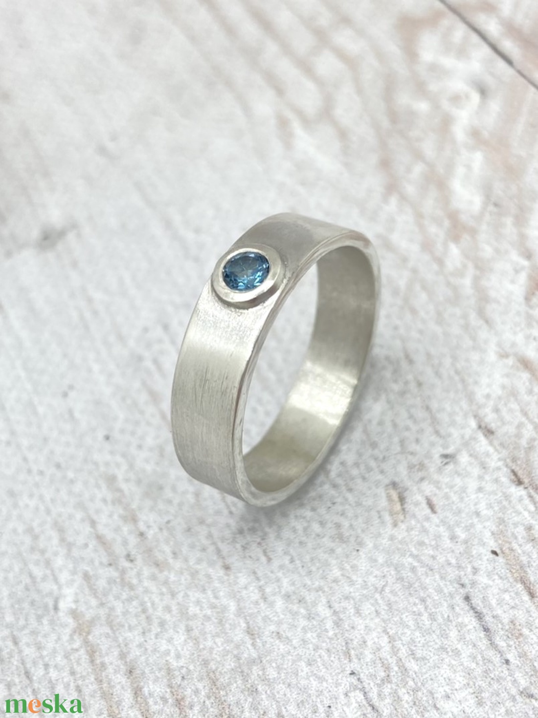Modern ezüst gyűrű kék topázzal - ékszer - gyűrű - szoliter gyűrű - Meska.hu