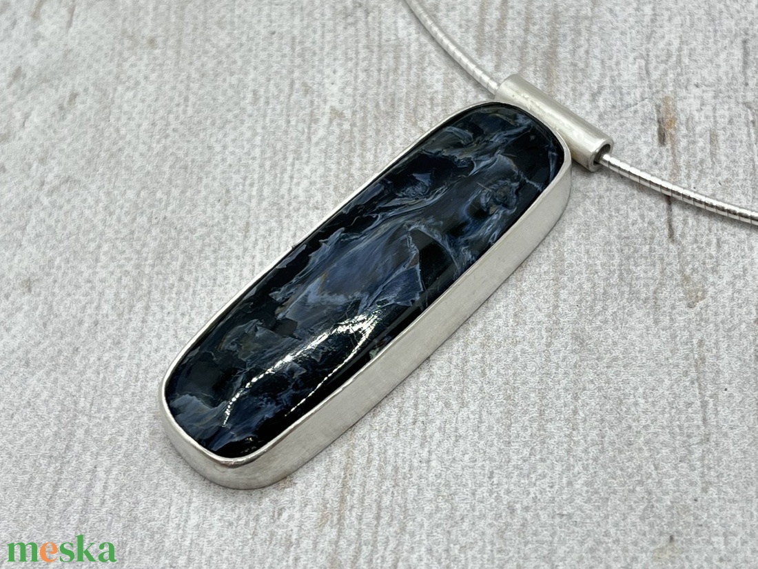 Pietersite ezüst medál Omega lánccal - ékszer - nyaklánc - medál - Meska.hu Pietersite ezüst medál Omega lánccal - ékszer - nyaklánc - medál - Meska.hu