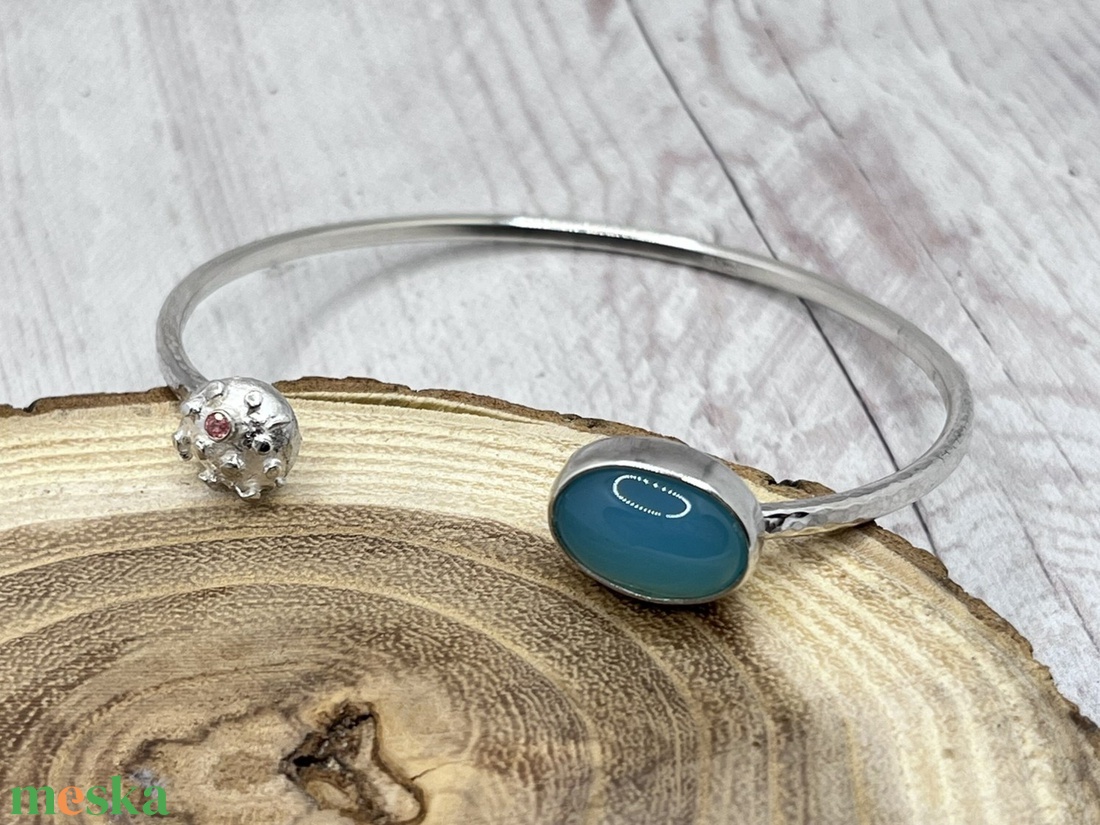 Ezüst karperec krizoprázzal és zafírral - ékszer - karkötő - karperec - Meska.hu