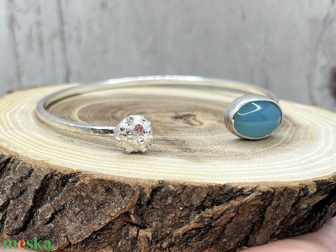 Ezüst karperec krizoprázzal és zafírral - ékszer - karkötő - karperec - Meska.hu