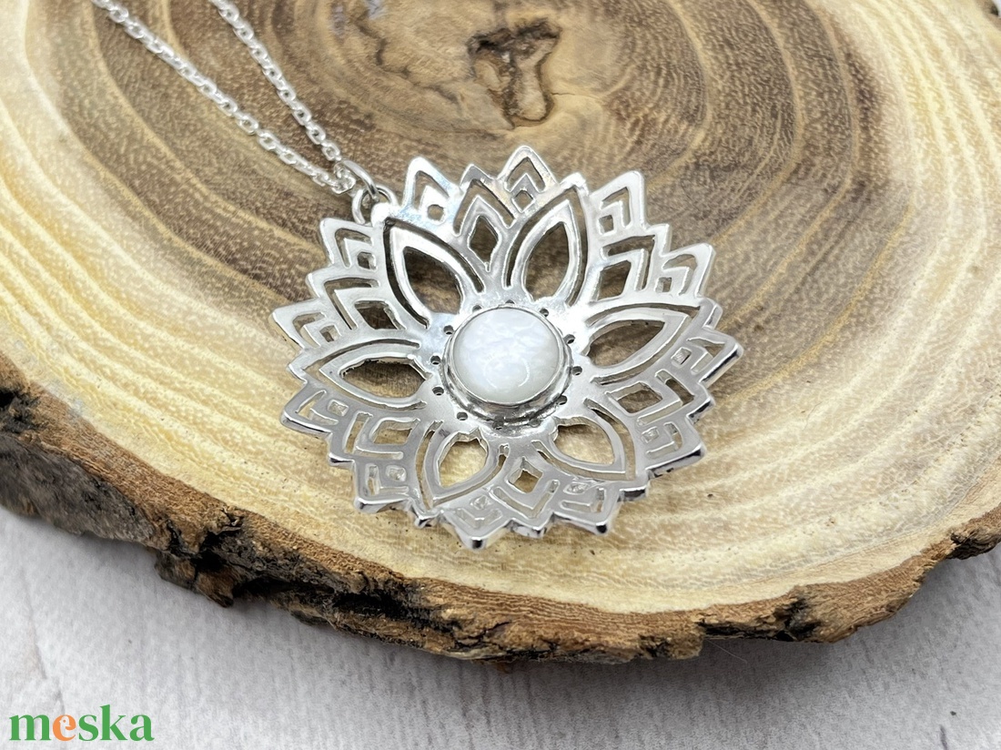 Gyöngyház mandala nyaklánc - ékszer - nyaklánc - medál - Meska.hu Gyöngyház mandala nyaklánc - ékszer - nyaklánc - medál - Meska.hu