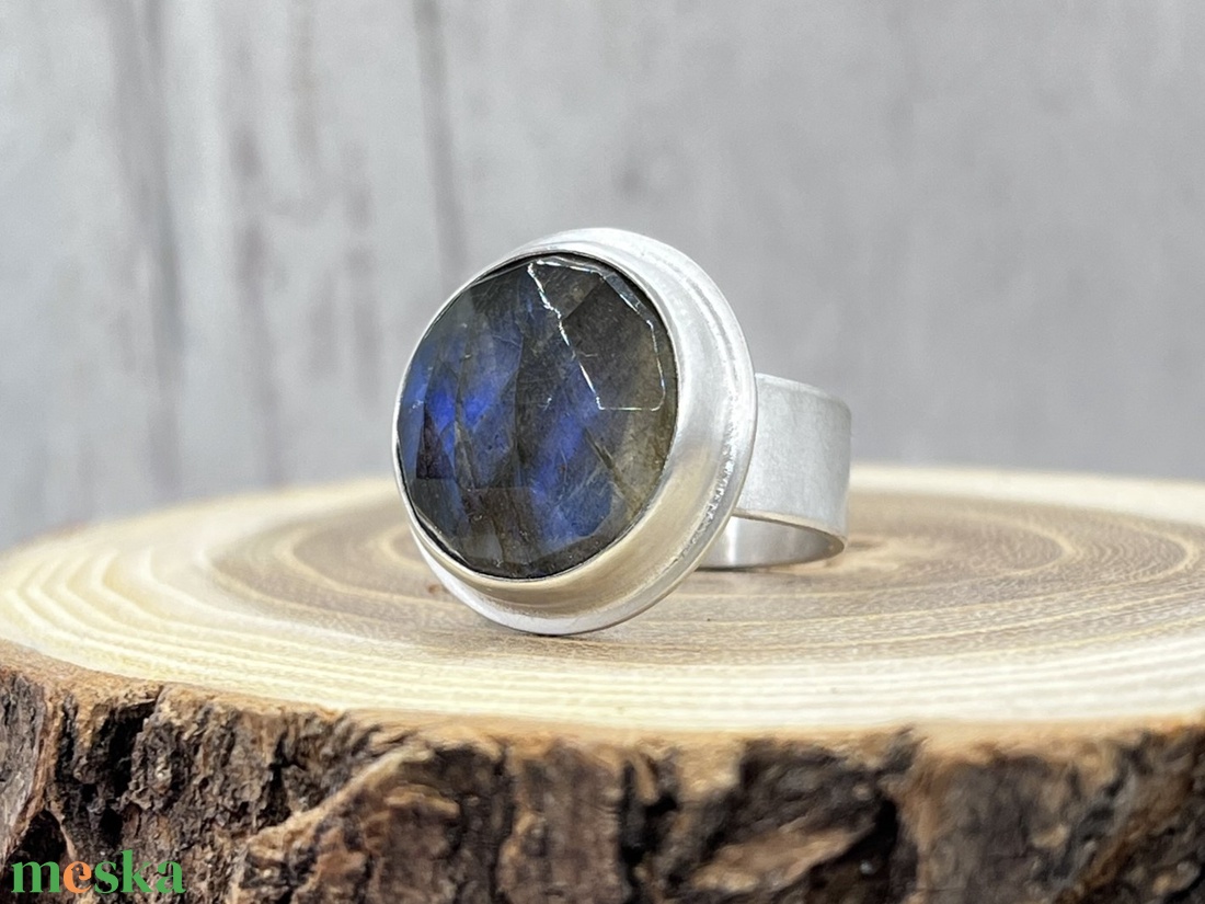 Ezüst gyűrű labradorittal - ékszer - gyűrű - szoliter gyűrű - Meska.hu Ezüst gyűrű labradorittal - ékszer - gyűrű - szoliter gyűrű - Meska.hu