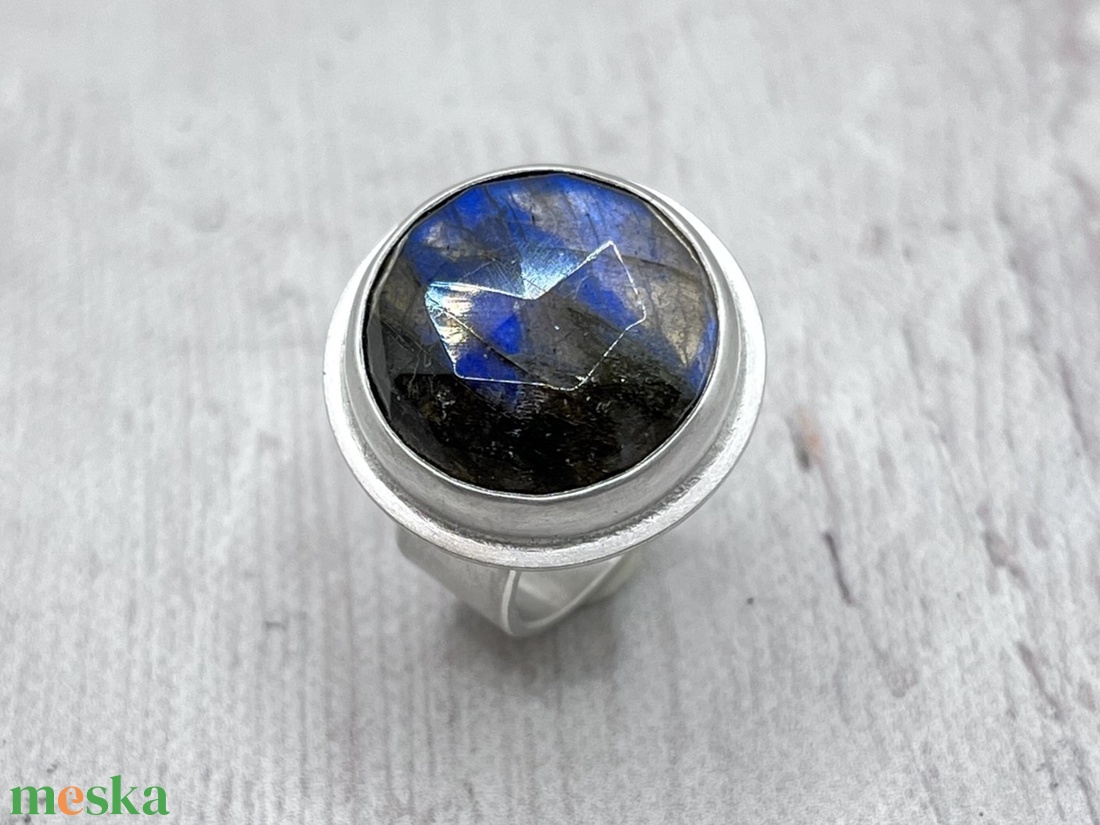 Ezüst gyűrű labradorittal - ékszer - gyűrű - szoliter gyűrű - Meska.hu Ezüst gyűrű labradorittal - ékszer - gyűrű - szoliter gyűrű - Meska.hu