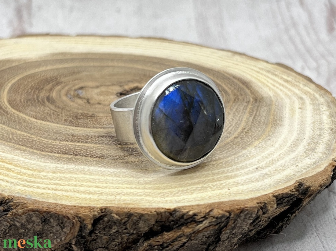 Ezüst gyűrű labradorittal - ékszer - gyűrű - szoliter gyűrű - Meska.hu Ezüst gyűrű labradorittal - ékszer - gyűrű - szoliter gyűrű - Meska.hu