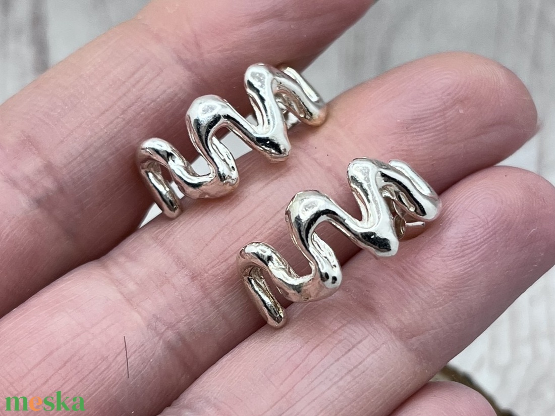 Magma bedugós fülbevaló - ékszer - fülbevaló - pötty fülbevaló - Meska.hu