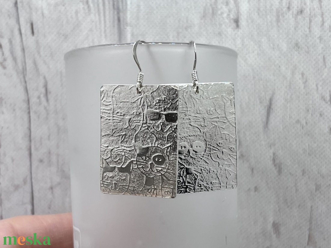 Cicás ezüst fülbevaló - ékszer - fülbevaló - lógó fülbevaló - Meska.hu