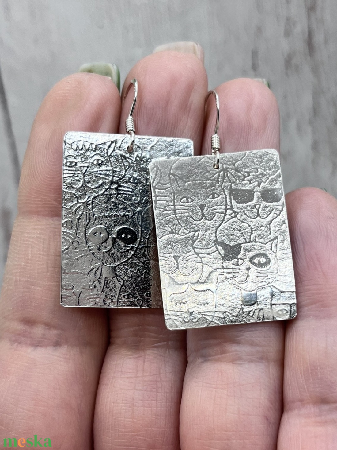 Cicás ezüst fülbevaló - ékszer - fülbevaló - lógó fülbevaló - Meska.hu