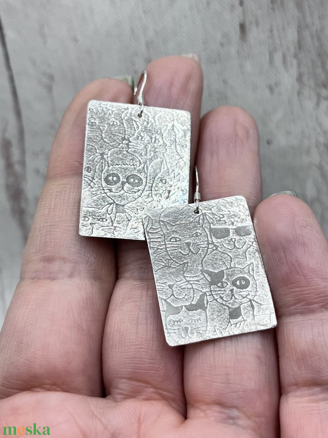 Cicás ezüst fülbevaló - ékszer - fülbevaló - lógó fülbevaló - Meska.hu
