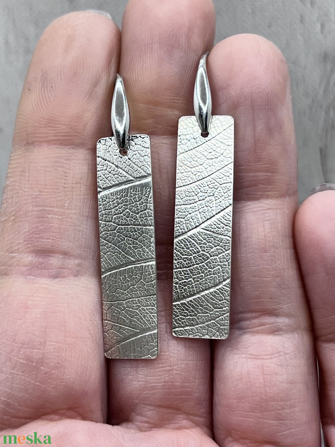 Levélerezet mintás ezüst fülbevaló, hosszú - ékszer - fülbevaló - lógó fülbevaló - Meska.hu