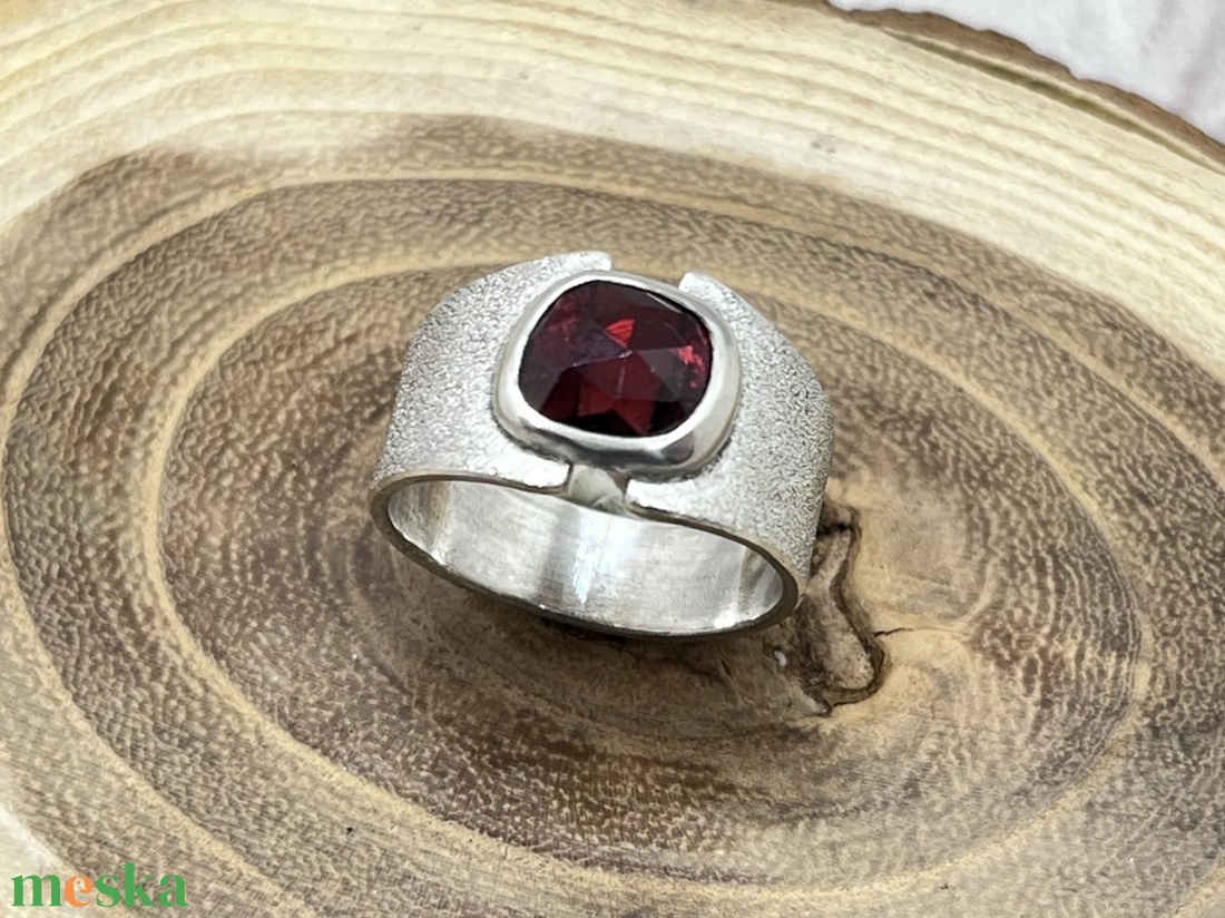 Gránát ezüst gyűrű  - ékszer - gyűrű - szoliter gyűrű - Meska.hu