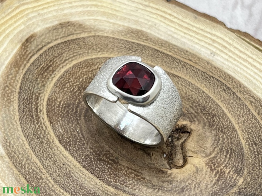 Gránát ezüst gyűrű  - ékszer - gyűrű - szoliter gyűrű - Meska.hu