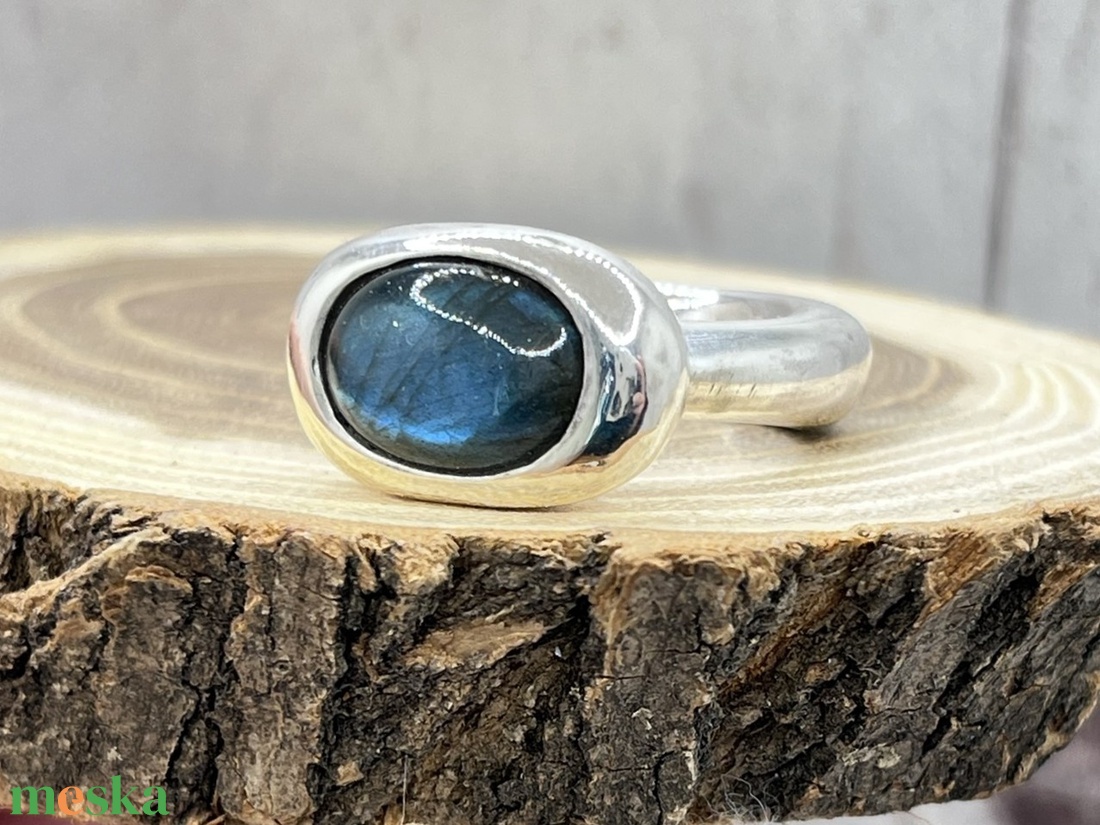 Ezüst gyűrű labradorittal - ékszer - gyűrű - szoliter gyűrű - Meska.hu