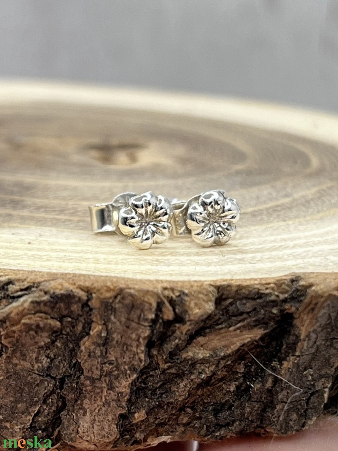 Mini virág ezüst bedugós fülbevaló - ékszer - fülbevaló - pötty fülbevaló - Meska.hu