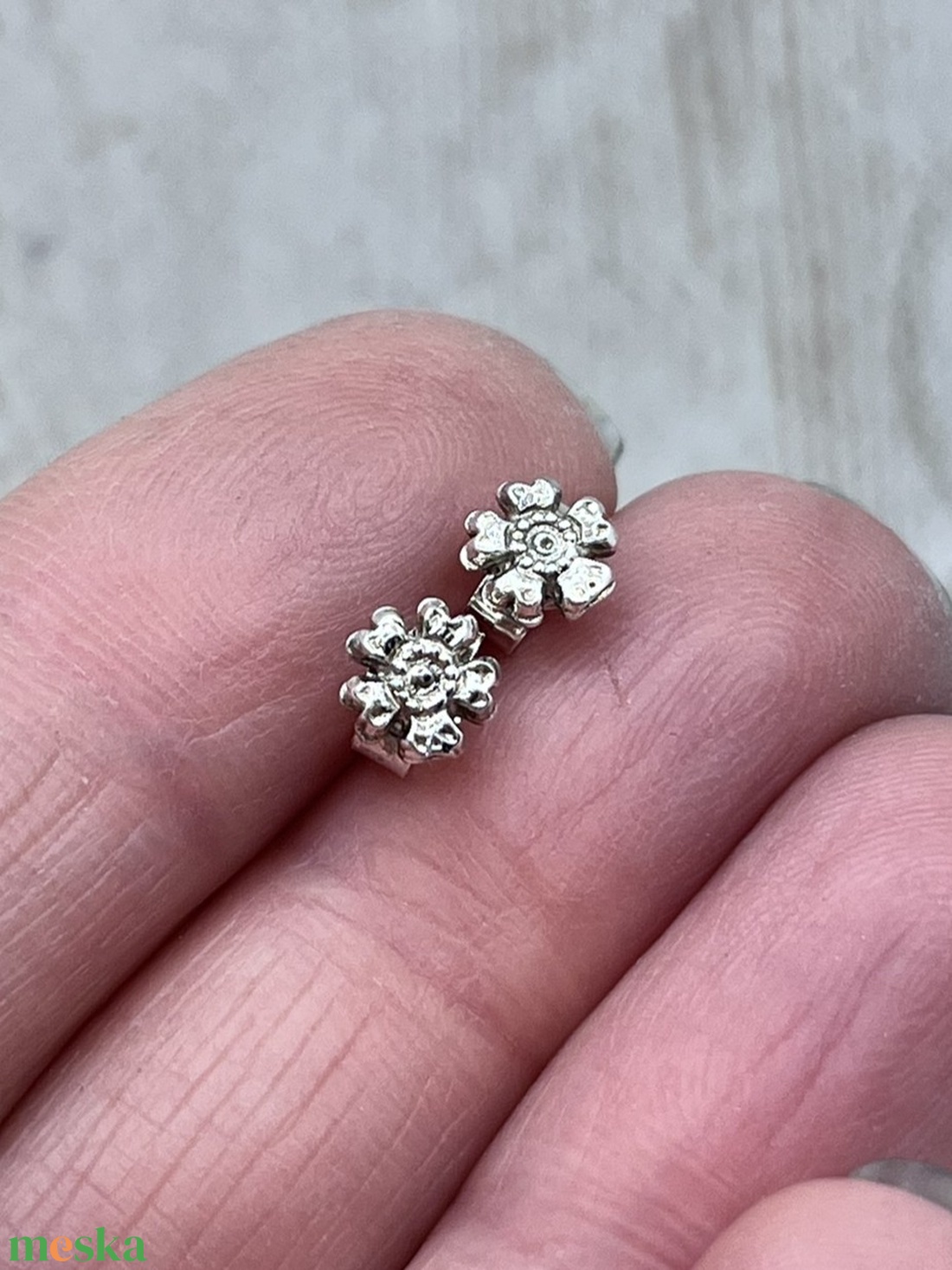 Virág ezüst bedugós fülbevaló - ékszer - fülbevaló - pötty fülbevaló - Meska.hu