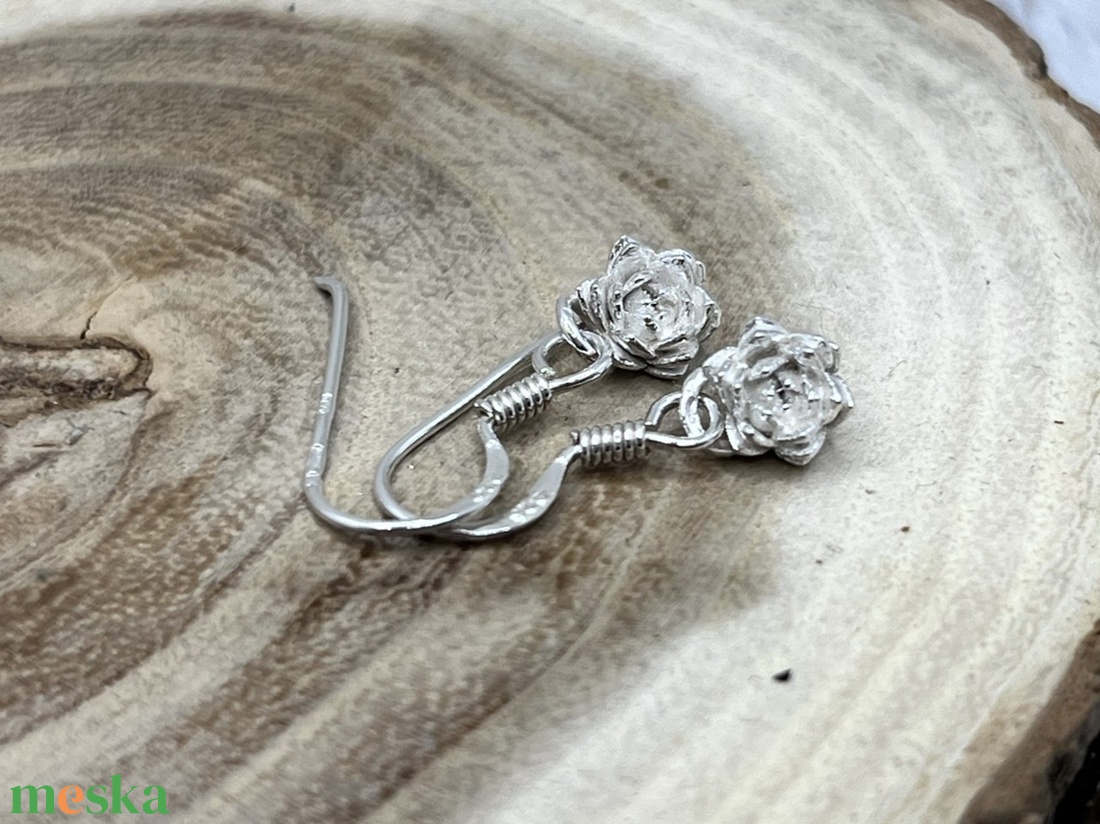 Kövirózsa ezüst fülbevaló - ékszer - fülbevaló - lógó fülbevaló - Meska.hu