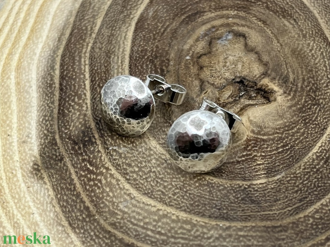 Domború korong ezüst bedugós fülbevaló - ékszer - fülbevaló - pötty fülbevaló - Meska.hu