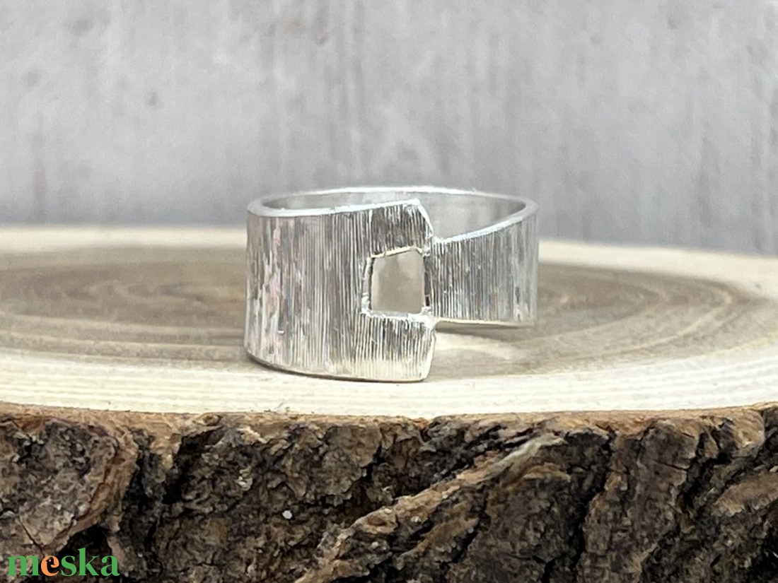 Csíkos ezüst gyűrű  - ékszer - gyűrű - statement gyűrű - Meska.hu