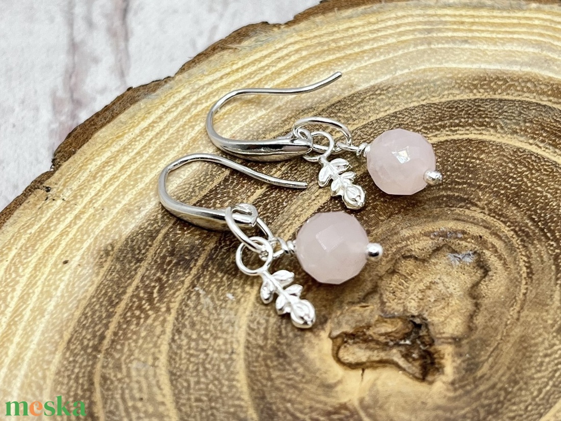 Rózsakvarc ezüst fülbevaló levélkével - ékszer - fülbevaló - lógó fülbevaló - Meska.hu