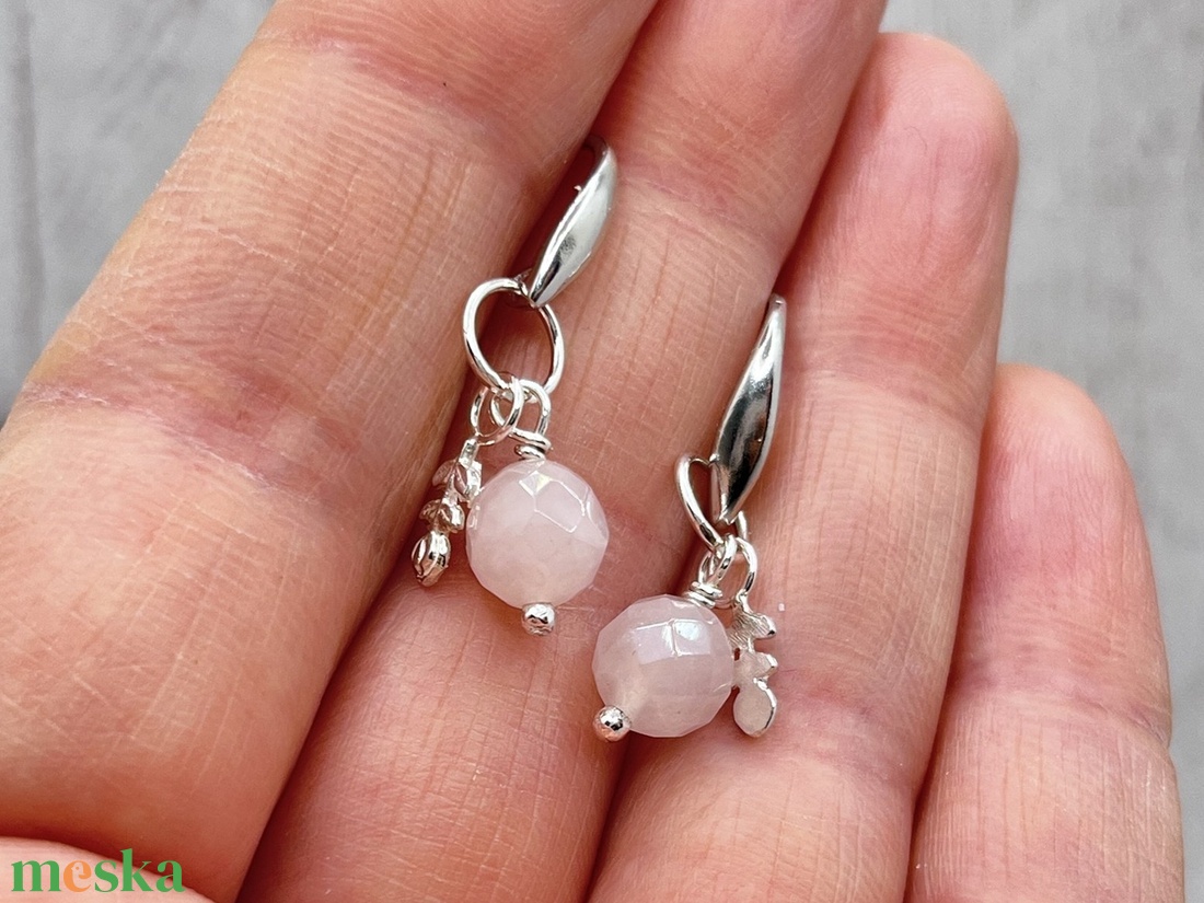 Rózsakvarc ezüst fülbevaló levélkével - ékszer - fülbevaló - lógó fülbevaló - Meska.hu
