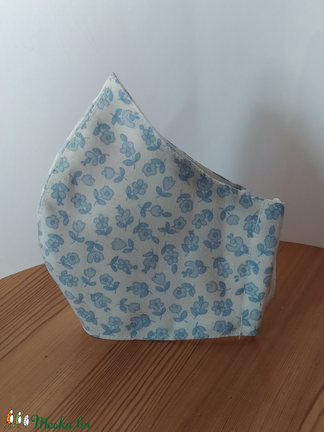 Akció! Textil szájmaszk - fehér alapon halványkék virág mintával, női és tini méretben - - Meska.hu Akció! Textil szájmaszk - fehér alapon halványkék virág mintával, női és tini méretben - - Meska.hu
