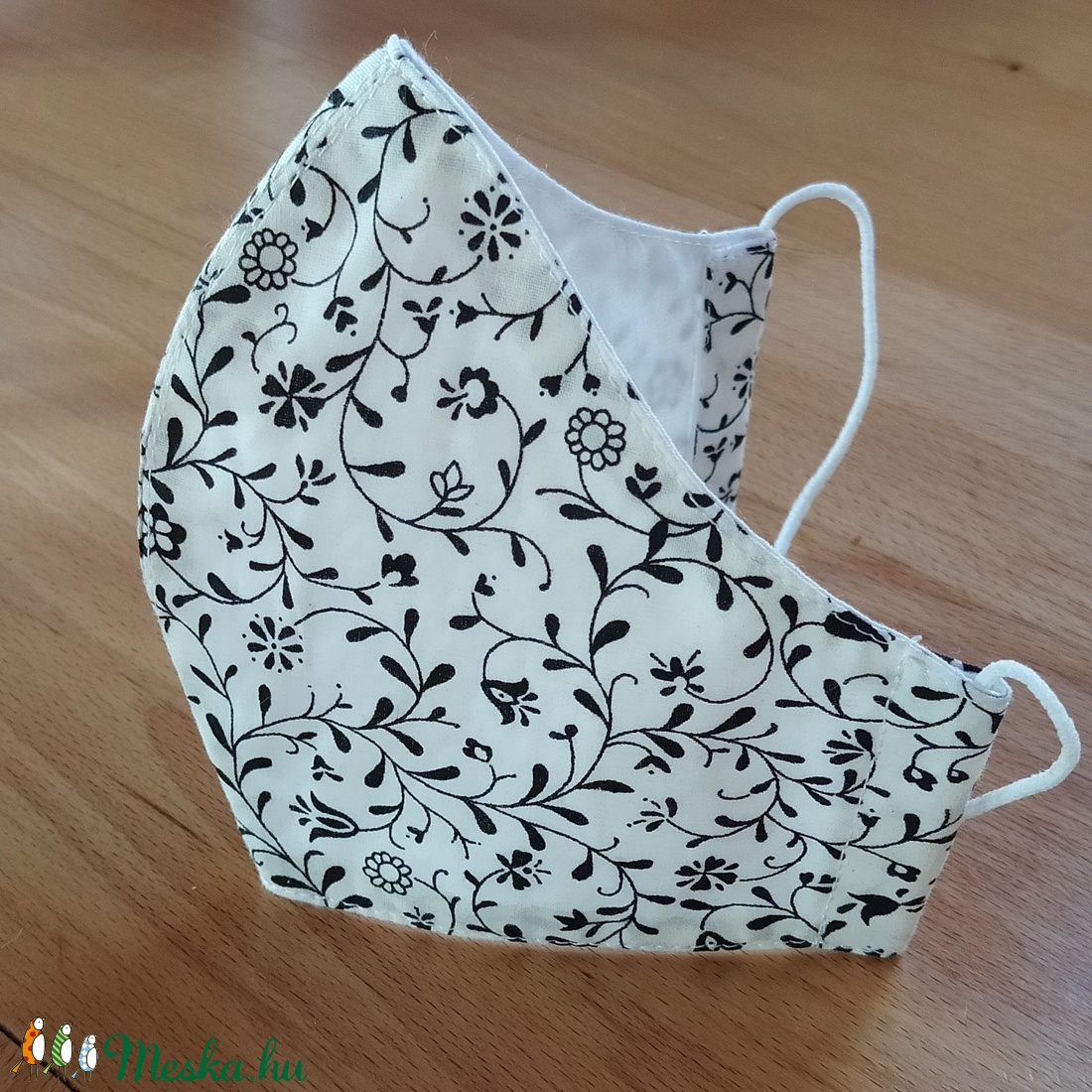 Akció! Textil szájmaszk - fehér alapon fekete virágmintás 1, - női és tini méretben - női - női - Meska.hu Akció! Textil szájmaszk - fehér alapon fekete virágmintás 1, - női és tini méretben - női - női - Meska.hu