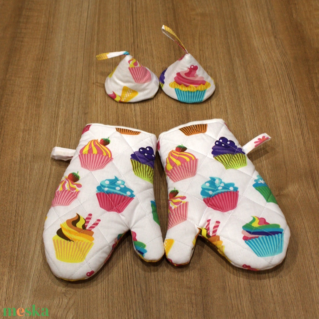 Muffinos edényfogó kesztyű és fedőfogó szett - otthon & életmód - konyhafelszerelés, tálalás - Meska.hu