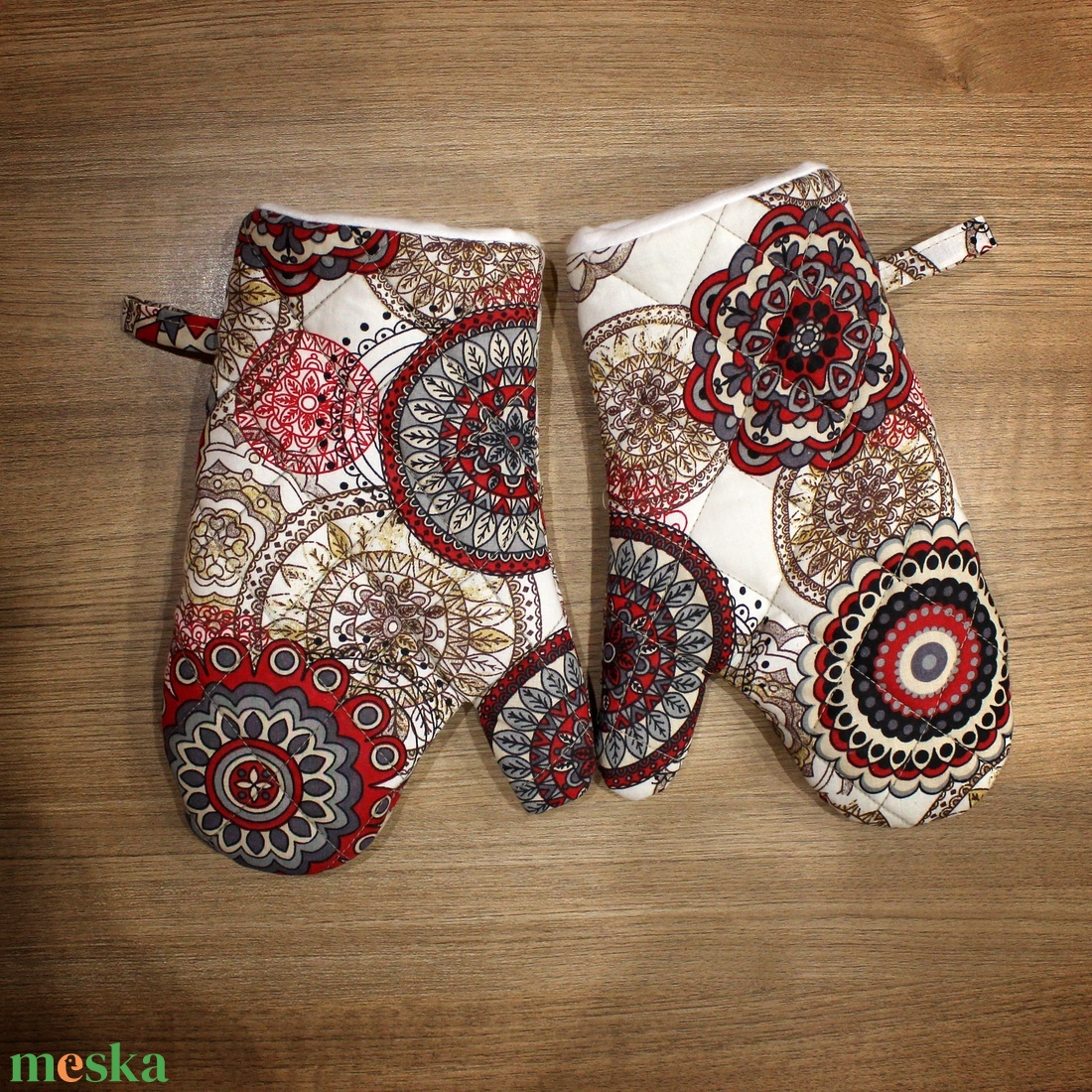Piros mandalás edényfogó kesztyű - otthon & életmód - konyhafelszerelés, tálalás - konyhai textil - edényfogó & edényfedő - Meska.hu Piros mandalás edényfogó kesztyű - otthon & életmód - konyhafelszerelés, tálalás - konyhai textil - edényfogó & edényfedő - Meska.hu