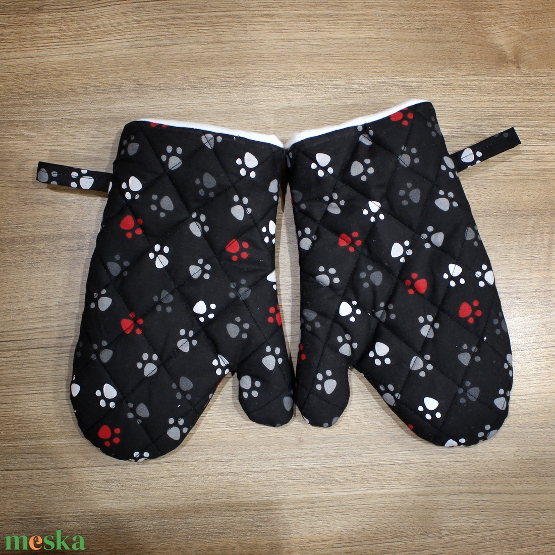 Tappancs mintás edényfogó kesztyűpár - otthon & életmód - konyhafelszerelés, tálalás - konyhai textil - edényfogó & edényfedő - Meska.hu Tappancs mintás edényfogó kesztyűpár - otthon & életmód - konyhafelszerelés, tálalás - konyhai textil - edényfogó & edényfedő - Meska.hu