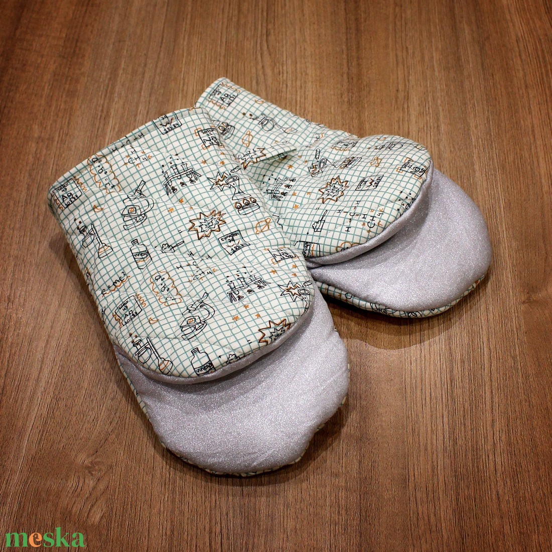 Edényfogó kesztyű teflonnal - kémiás - otthon & életmód - konyhafelszerelés, tálalás - konyhai textil - edényfogó & edényfedő - Meska.hu Edényfogó kesztyű teflonnal - kémiás - otthon & életmód - konyhafelszerelés, tálalás - konyhai textil - edényfogó & edényfedő - Meska.hu