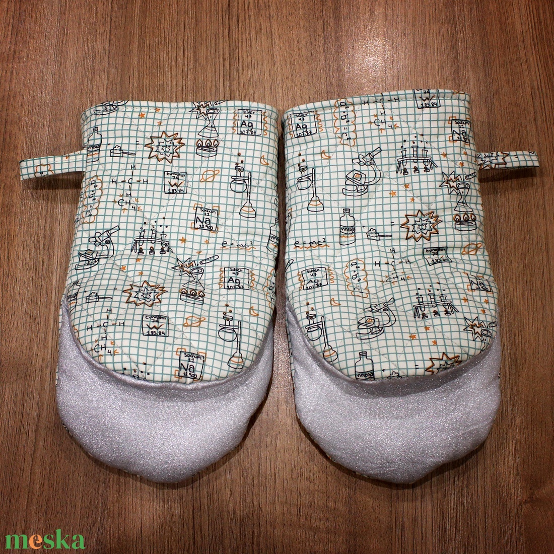 Edényfogó kesztyű teflonnal - kémiás - otthon & életmód - konyhafelszerelés, tálalás - konyhai textil - edényfogó & edényfedő - Meska.hu Edényfogó kesztyű teflonnal - kémiás - otthon & életmód - konyhafelszerelés, tálalás - konyhai textil - edényfogó & edényfedő - Meska.hu