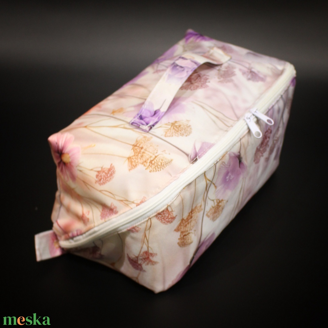 Binz neszesszer/nagy - pasztell lila virágos rózsaszín béléssel - táska & tok - neszesszer - Meska.hu