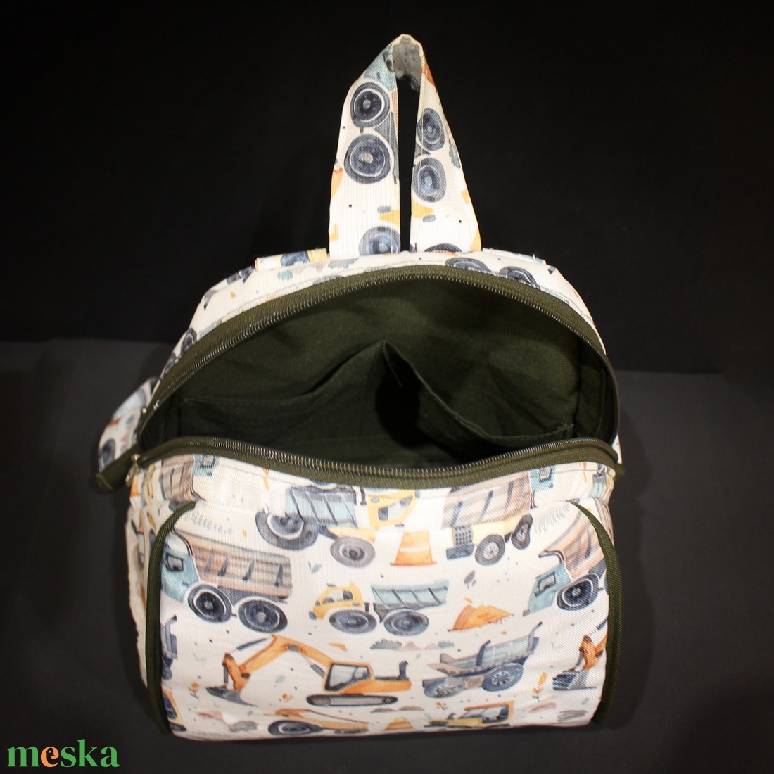 Teknős hátizsák munkagépes mintával - táska & tok - hátizsák - kishátizsák - Meska.hu
