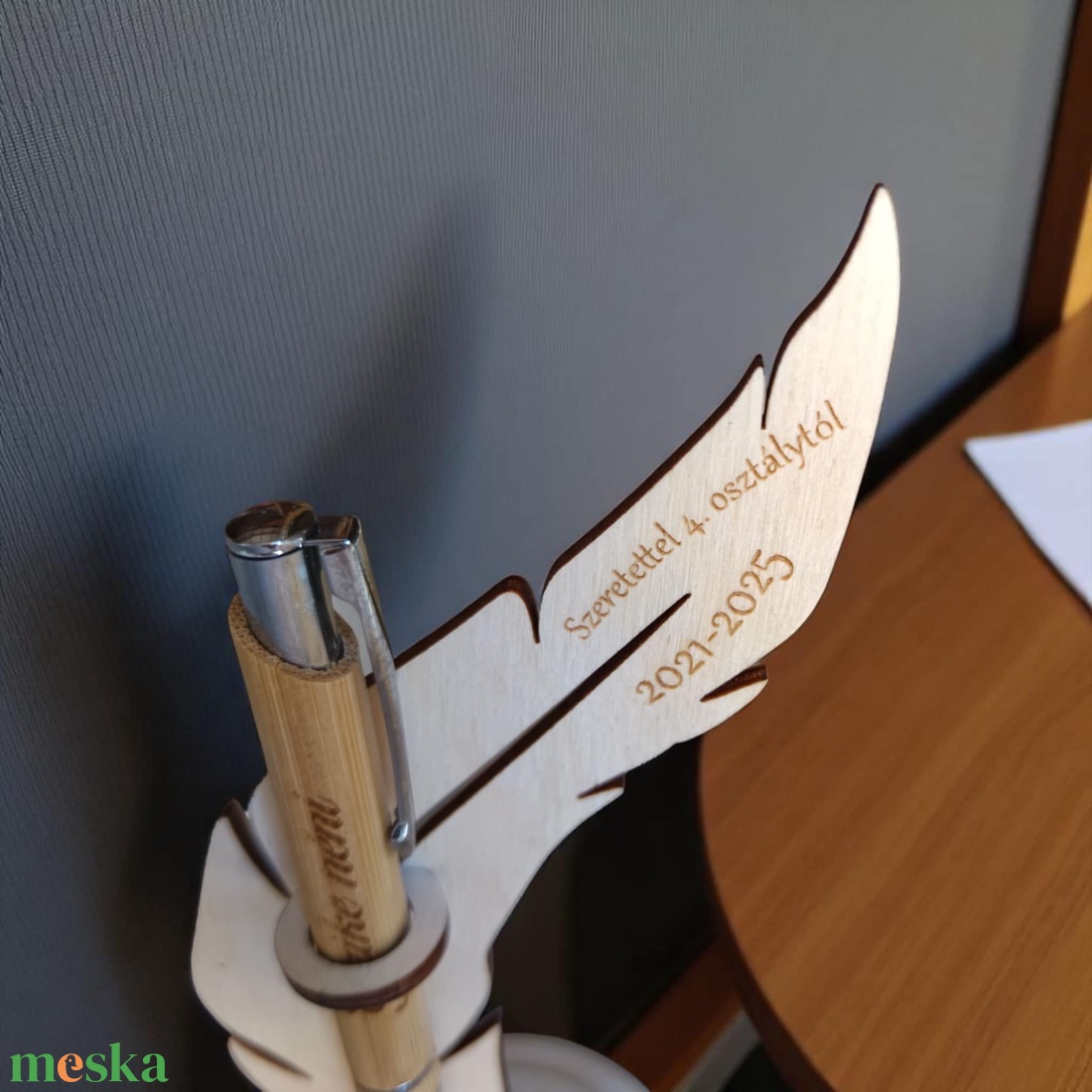 Gravírozott bambusz toll tartóval - otthon & életmód - papír, írószer - ceruza & toll - Meska.hu