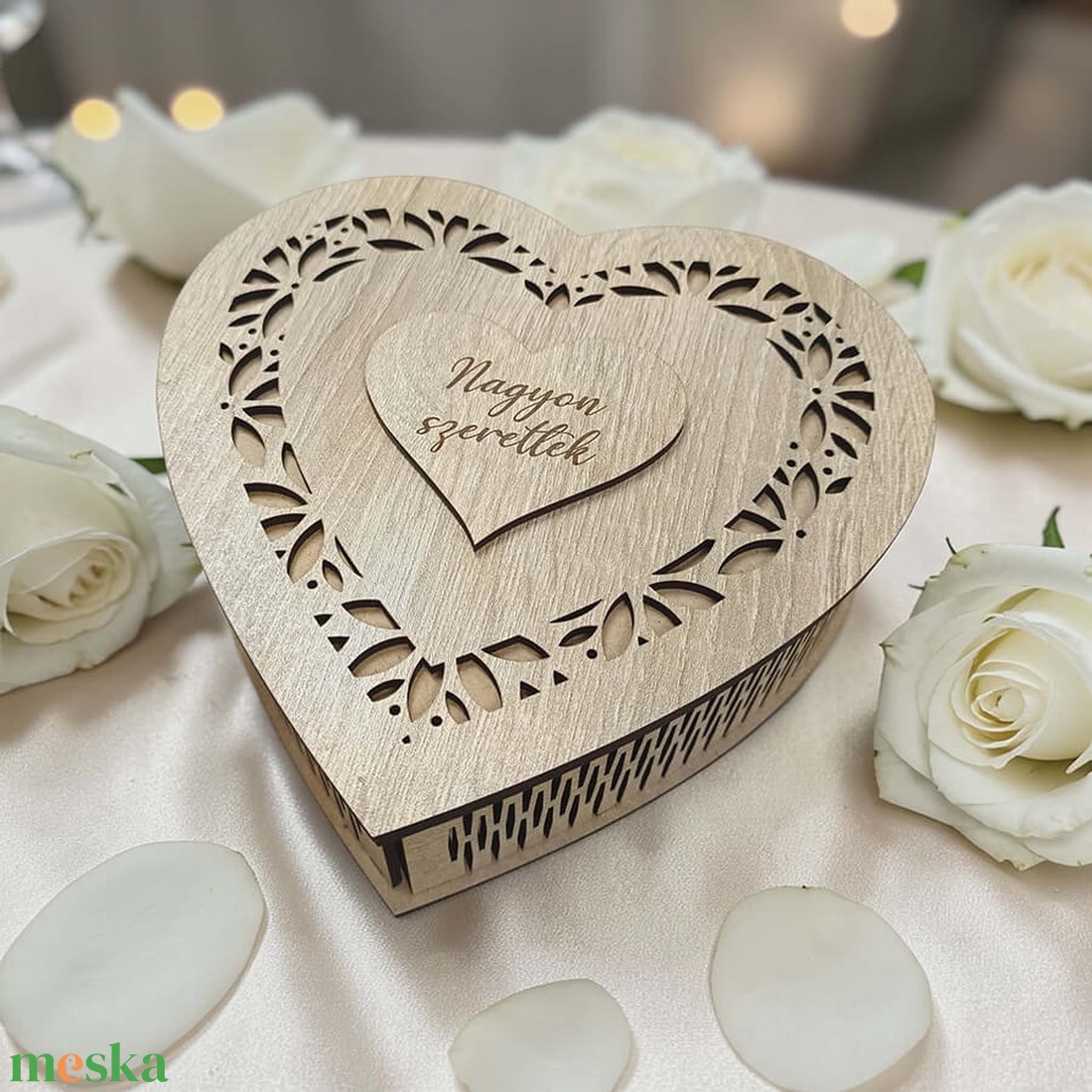 Egyedi gravírozott szív alakú doboz - esküvő - emlék & ajándék - doboz - Meska.hu