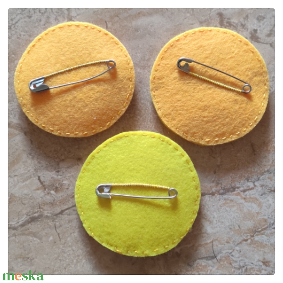 Napszemüveges smiley kitűző - ékszer - kitűző és bross - ruha & cipőklipsz - Meska.hu Napszemüveges smiley kitűző - ékszer - kitűző és bross - ruha & cipőklipsz - Meska.hu