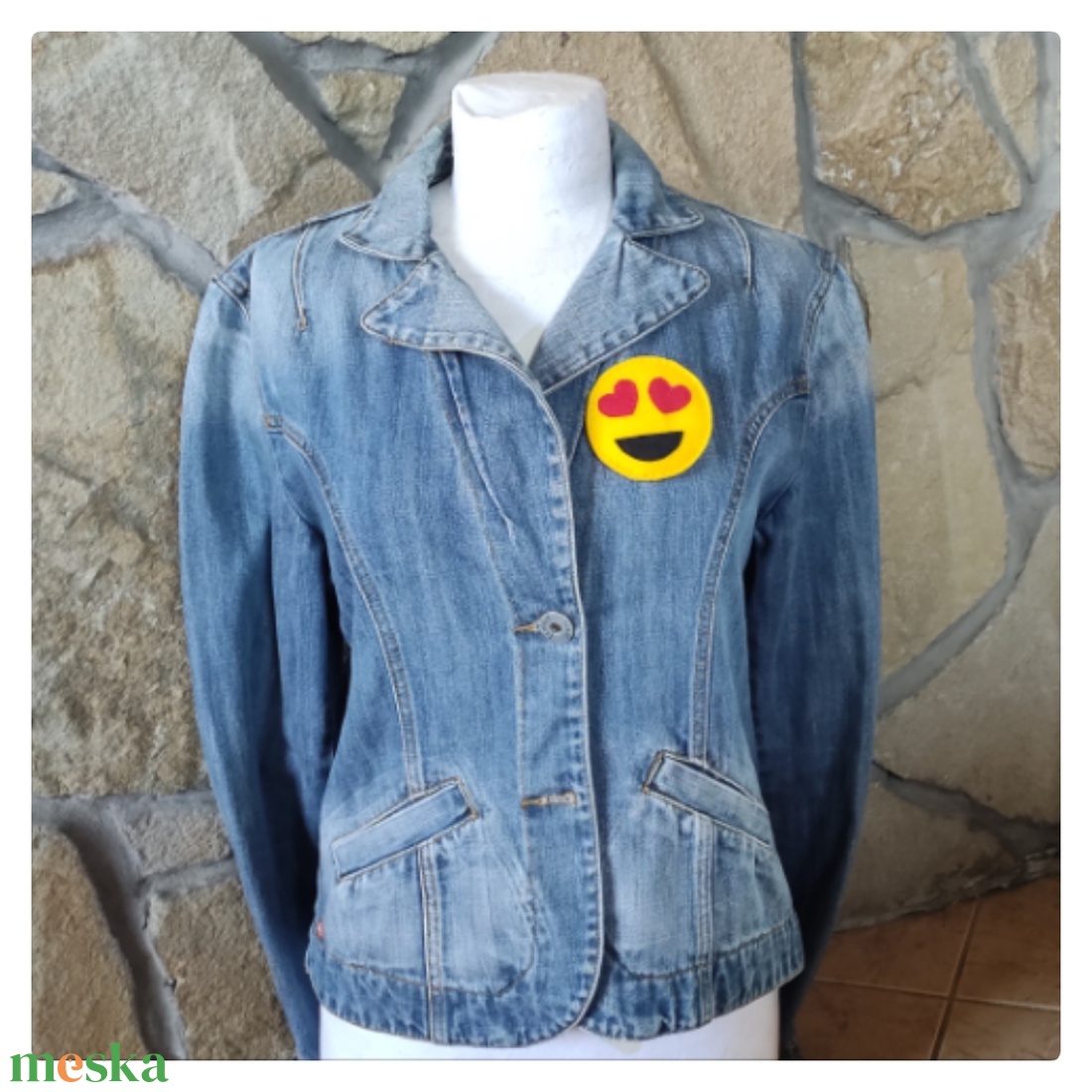 Szívecske szemű smiley kitűző - ékszer - kitűző és bross - Meska.hu Szívecske szemű smiley kitűző - ékszer - kitűző és bross - Meska.hu