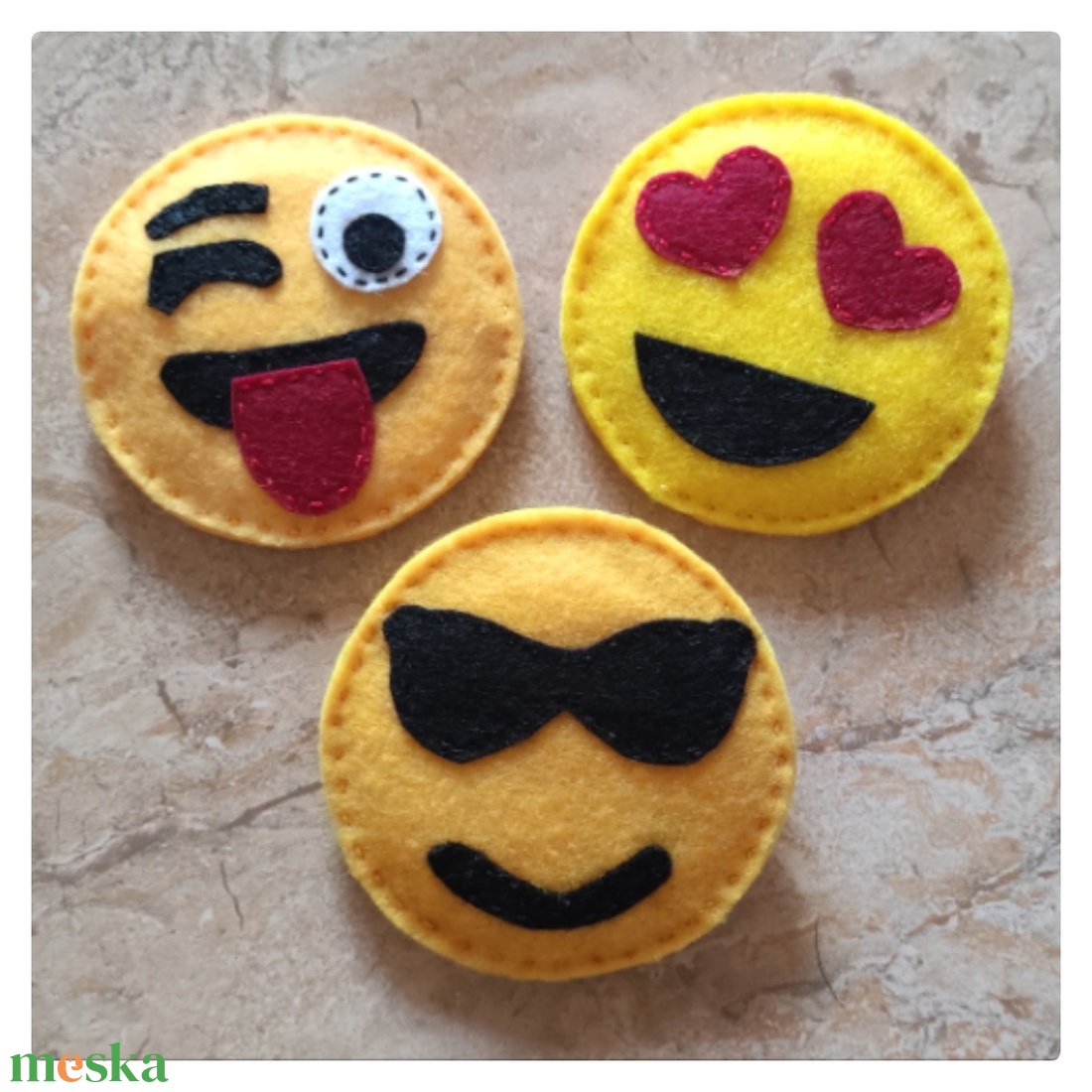Napszemüveges smiley kitűző - ékszer - kitűző és bross - ruha & cipőklipsz - Meska.hu Napszemüveges smiley kitűző - ékszer - kitűző és bross - ruha & cipőklipsz - Meska.hu