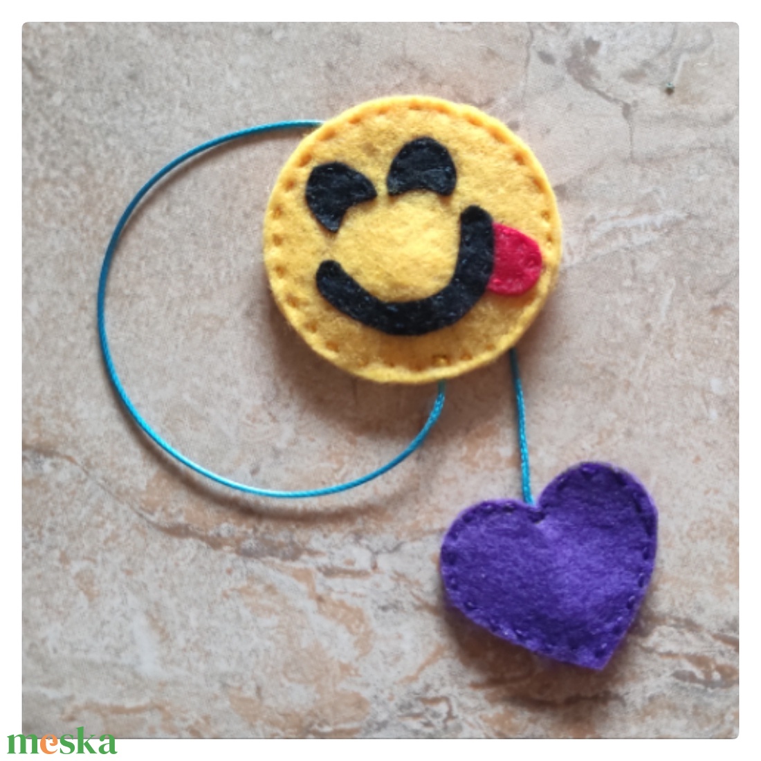 Torkos smiley könyvjelző  - könyv & zene - könyvjelző - Meska.hu