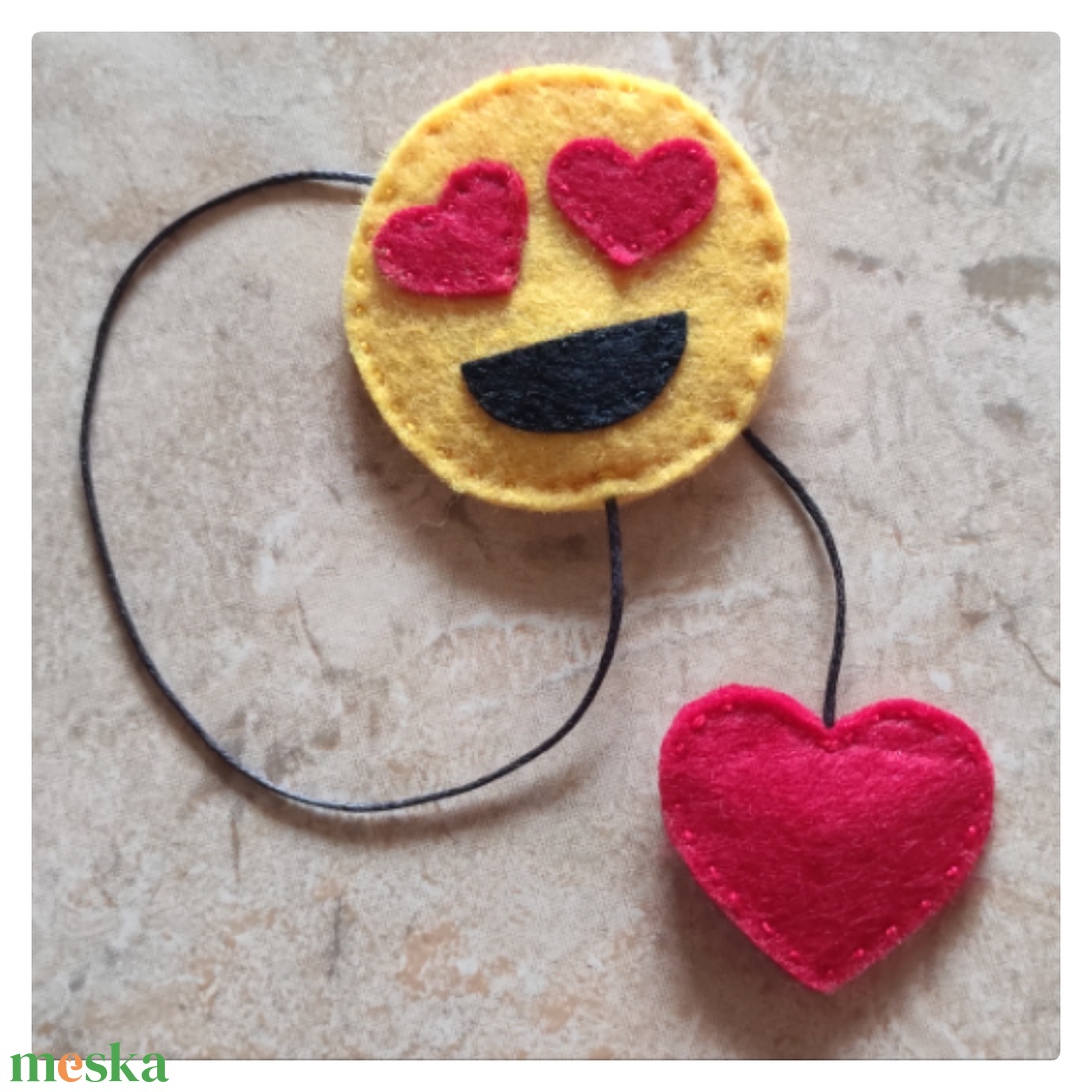 Szívecske szemű smiley könyvjelző - könyv & zene - könyvjelző - Meska.hu Szívecske szemű smiley könyvjelző - könyv & zene - könyvjelző - Meska.hu