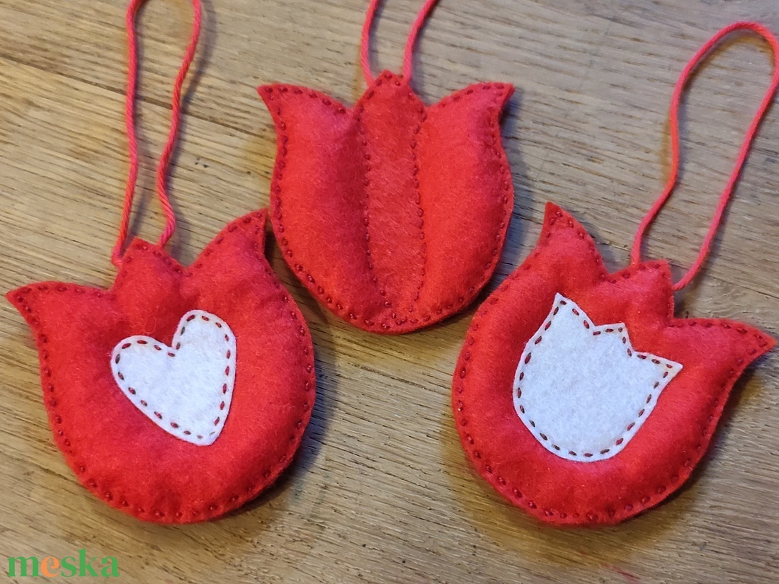 Húsvéti tojásfadísz - piros tulipánok - otthon & életmód - dekoráció - fali és függő dekoráció - függődísz - Meska.hu