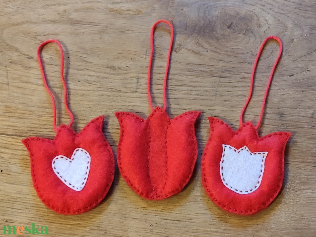 Húsvéti tojásfadísz - piros tulipánok - otthon & életmód - dekoráció - fali és függő dekoráció - függődísz - Meska.hu