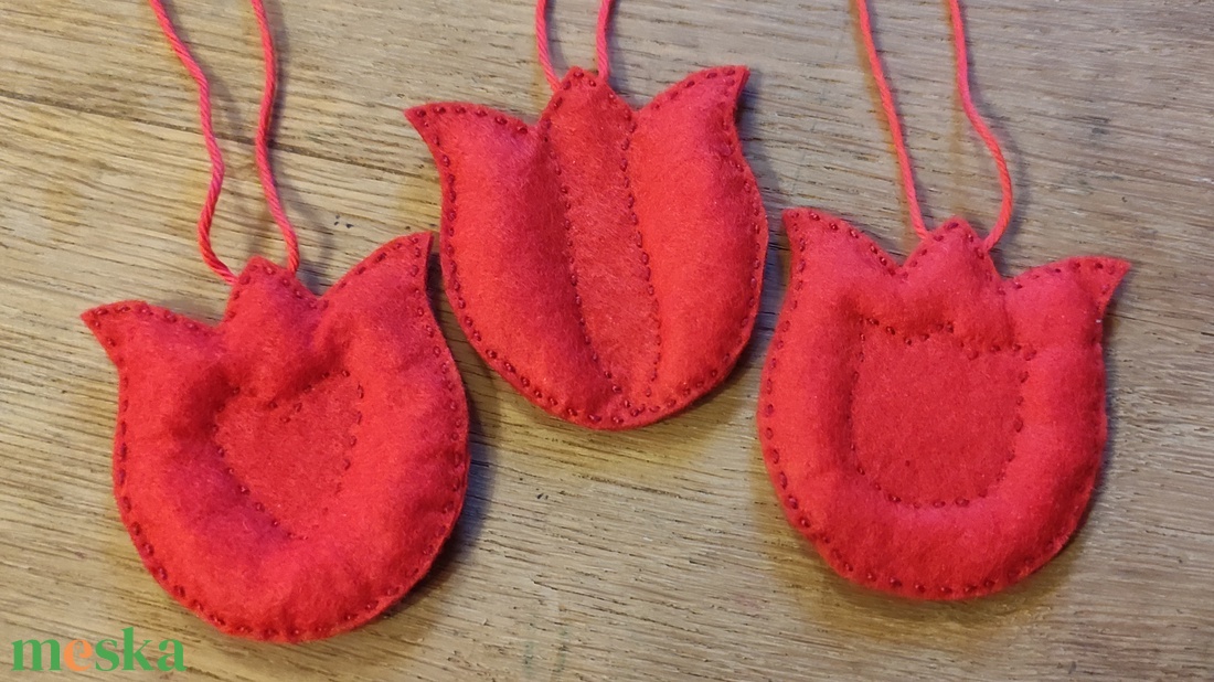 Húsvéti tojásfadísz - piros tulipánok - otthon & életmód - dekoráció - fali és függő dekoráció - függődísz - Meska.hu