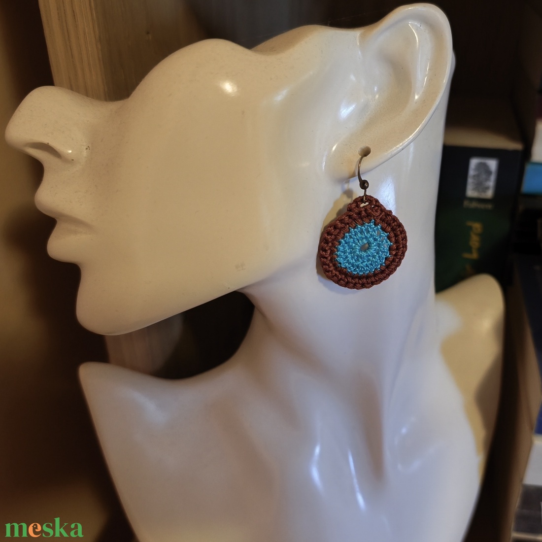 Horgolt türkiz-barna korong fülbevaló  - ékszer - fülbevaló - lógó fülbevaló - Meska.hu