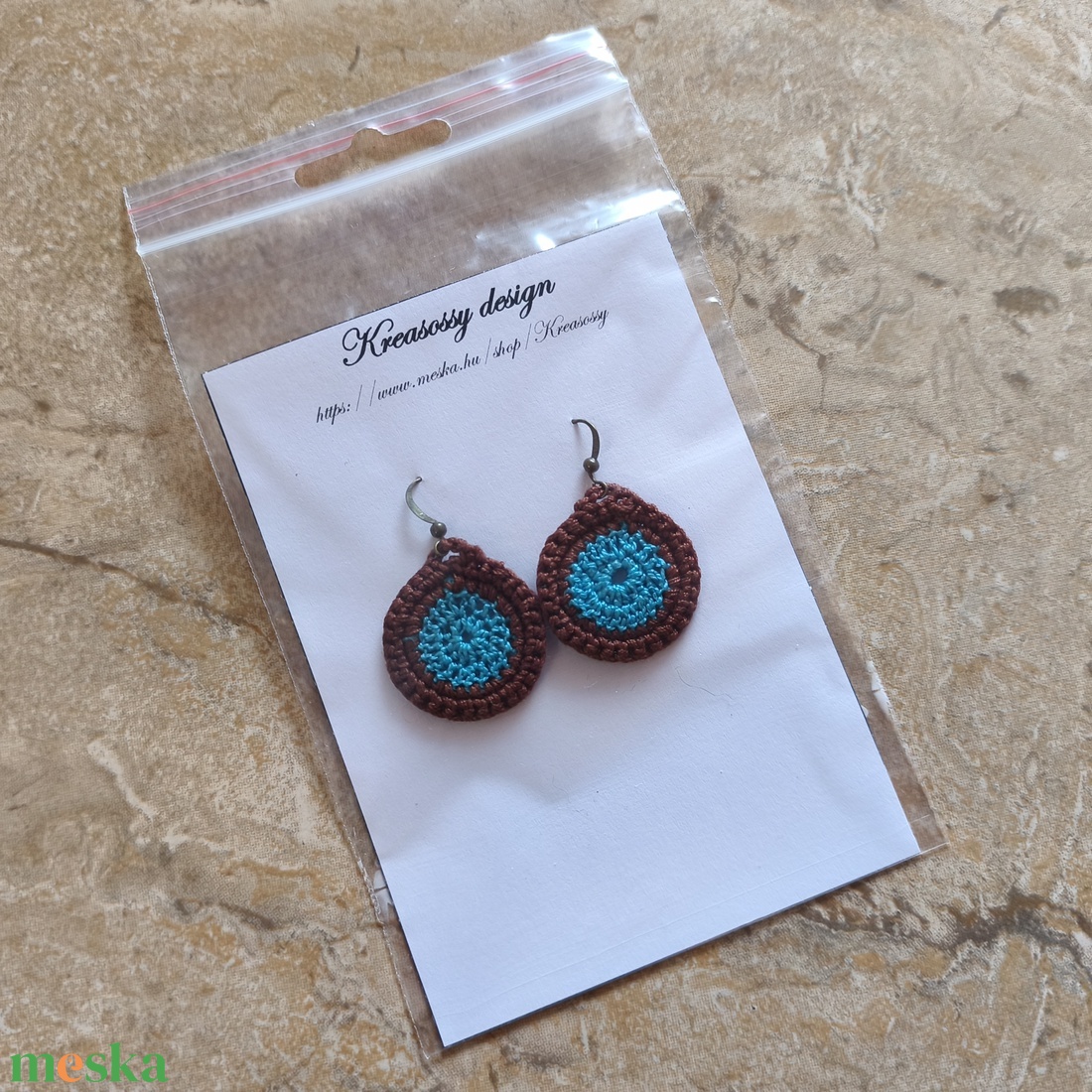 Horgolt türkiz-barna korong fülbevaló  - ékszer - fülbevaló - lógó fülbevaló - Meska.hu