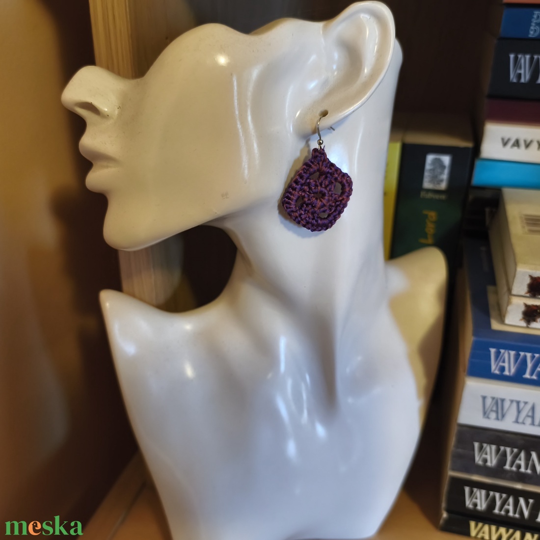 Horgolt lila rombusz fülbevaló  - ékszer - fülbevaló - lógó fülbevaló - Meska.hu