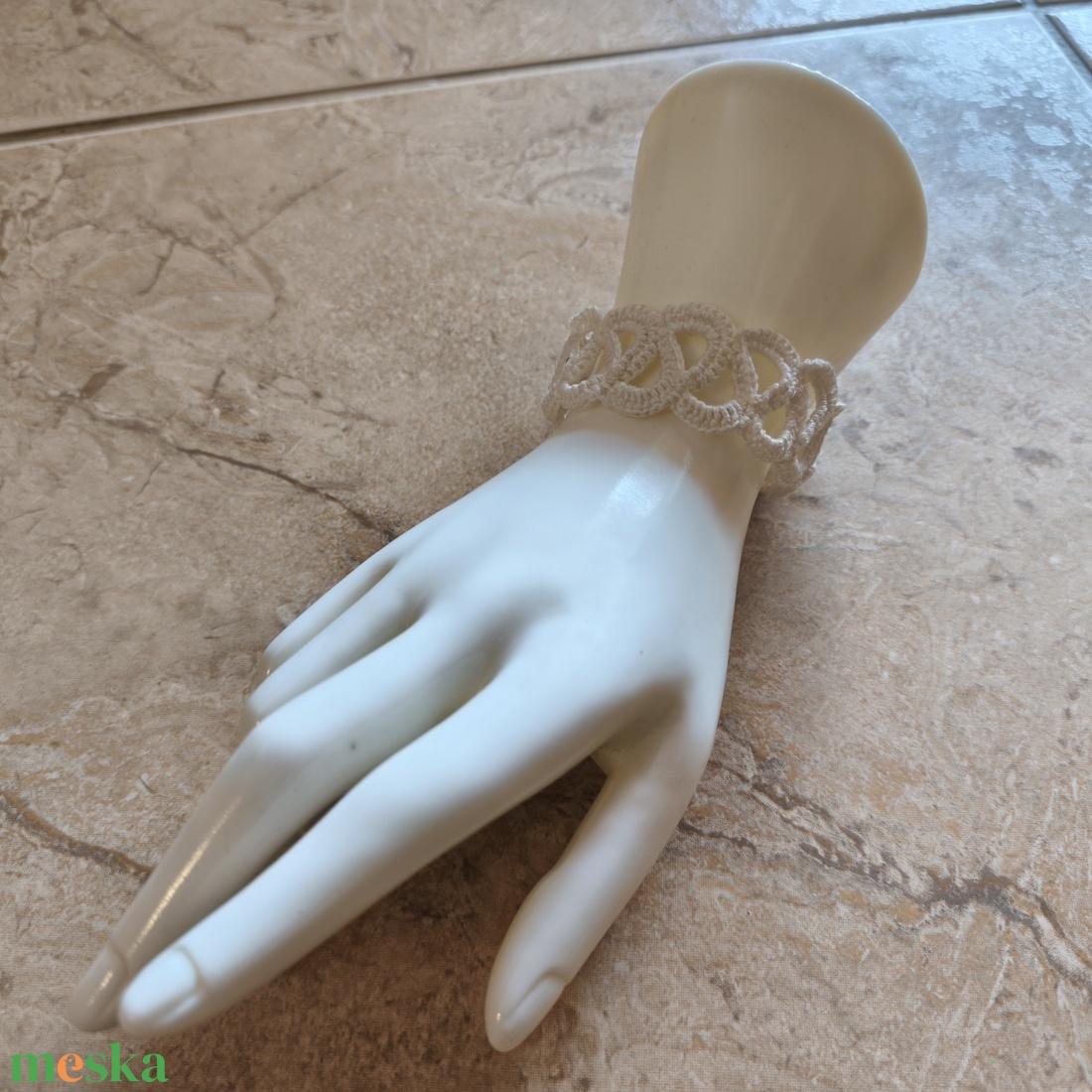 Fehér horgolt karkötő - ékszer - karkötő - széles karkötő - Meska.hu