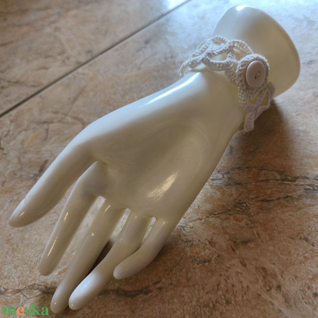 Fehér horgolt karkötő - ékszer - karkötő - széles karkötő - Meska.hu