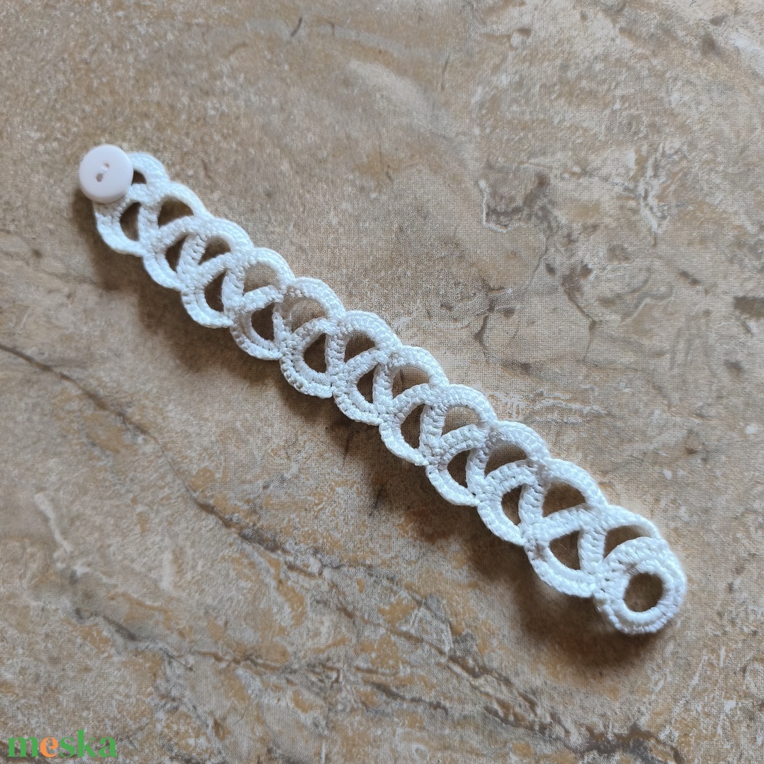 Fehér horgolt karkötő - ékszer - karkötő - széles karkötő - Meska.hu