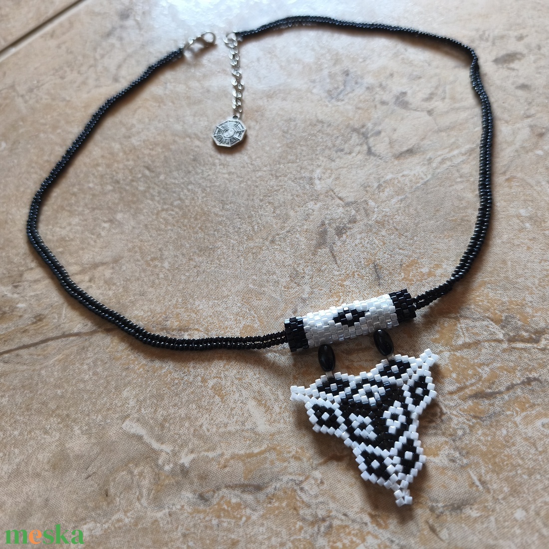 Gyöngy háromszög medál (105) - ékszer - nyaklánc - gyöngyös nyaklánc - Meska.hu